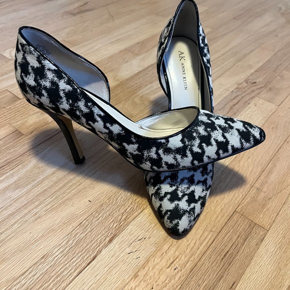 Anne Klein Houndstooth 2 inch pumps - Picture 4 of 4